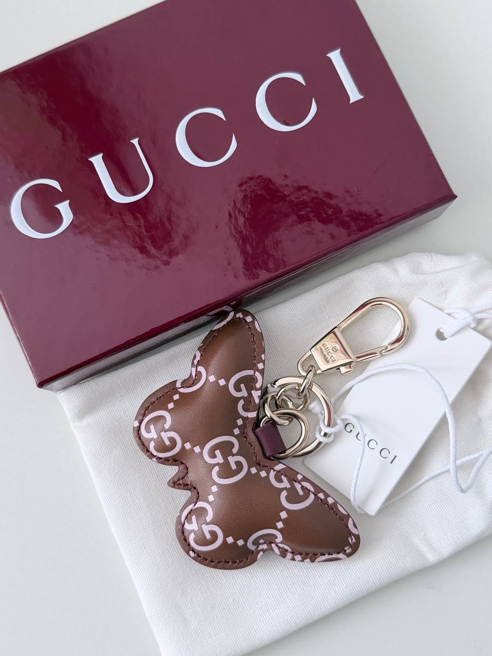 Charm para Bolso Gucci Butterfly Motif en Lona Supreme y Piel Rosa y Marrón