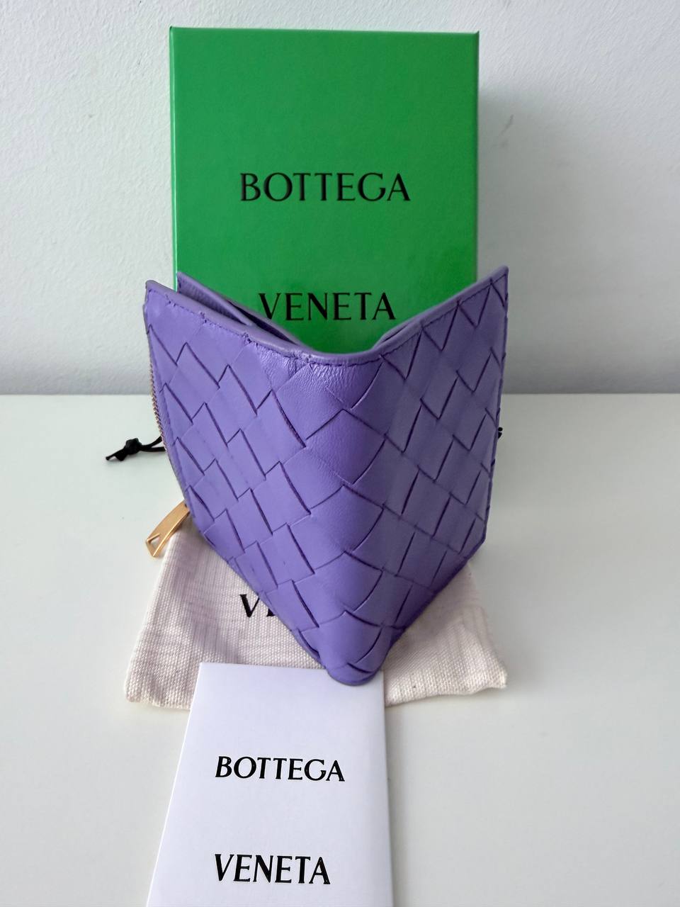 Cartera pequeña Intrecciato en Piel Morada