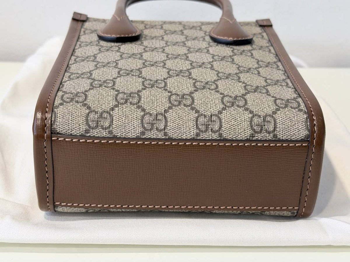 Mini Bolso Tote Gucci Interlocking G en Lona GG Supreme y Piel Marrón