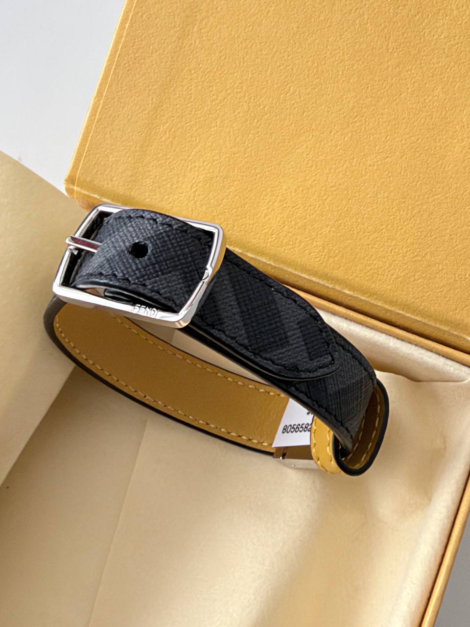 Brazalete Fendi FF Baguette Leather Bracelet en Lona FF Negra y Piel Amarilla