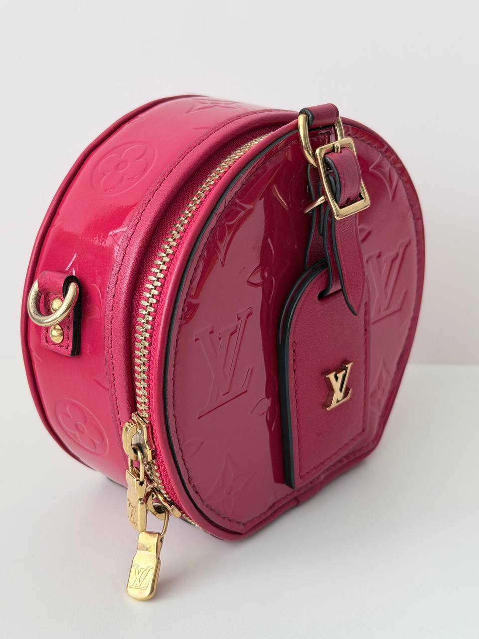 Mini Bandolera Louis Vuitton Boîte Chapeau Souple en Piel Monogram Vernis Fucsia