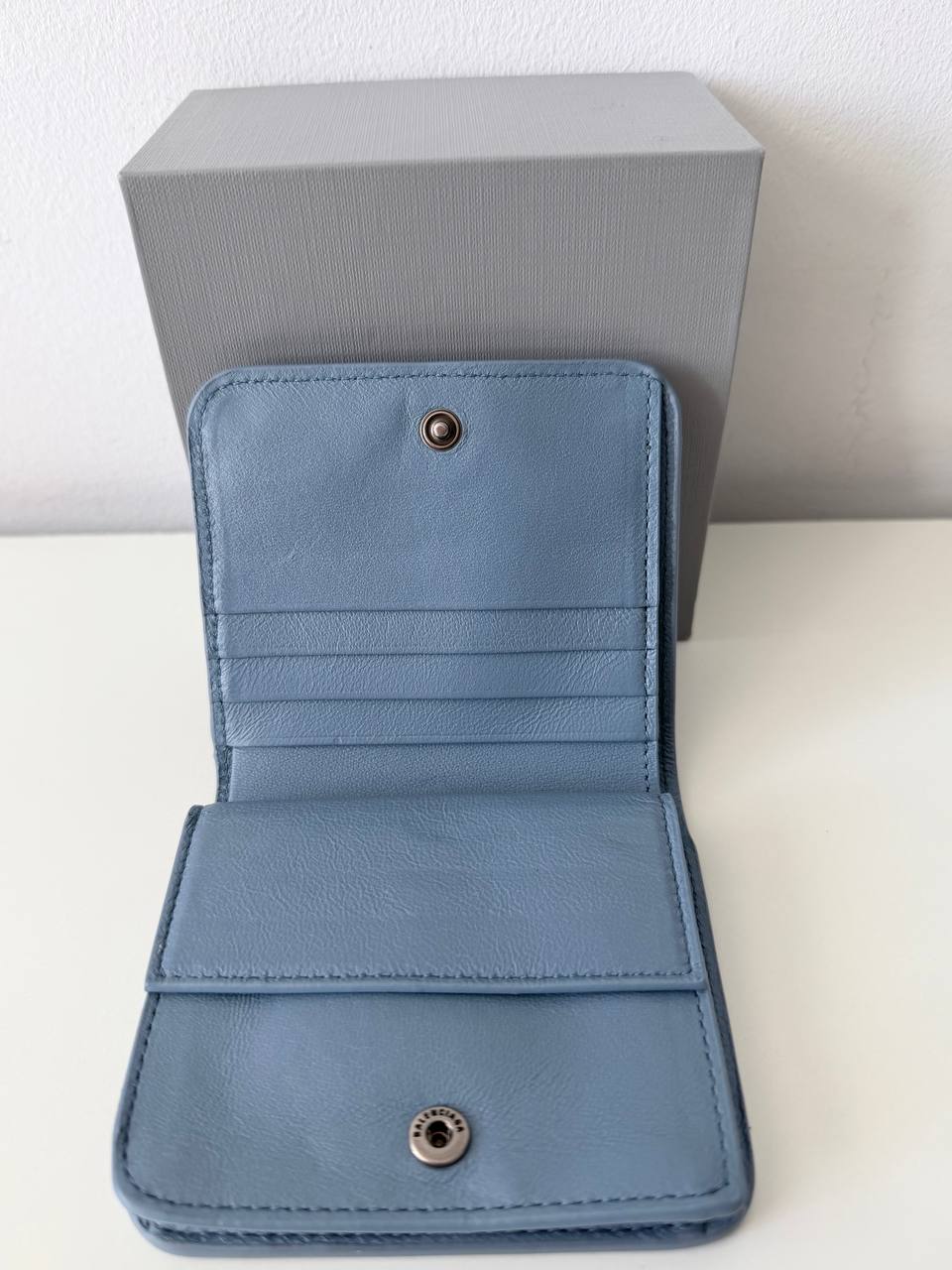 Cartera Compacta Cash con Efecto Denim Desgastado