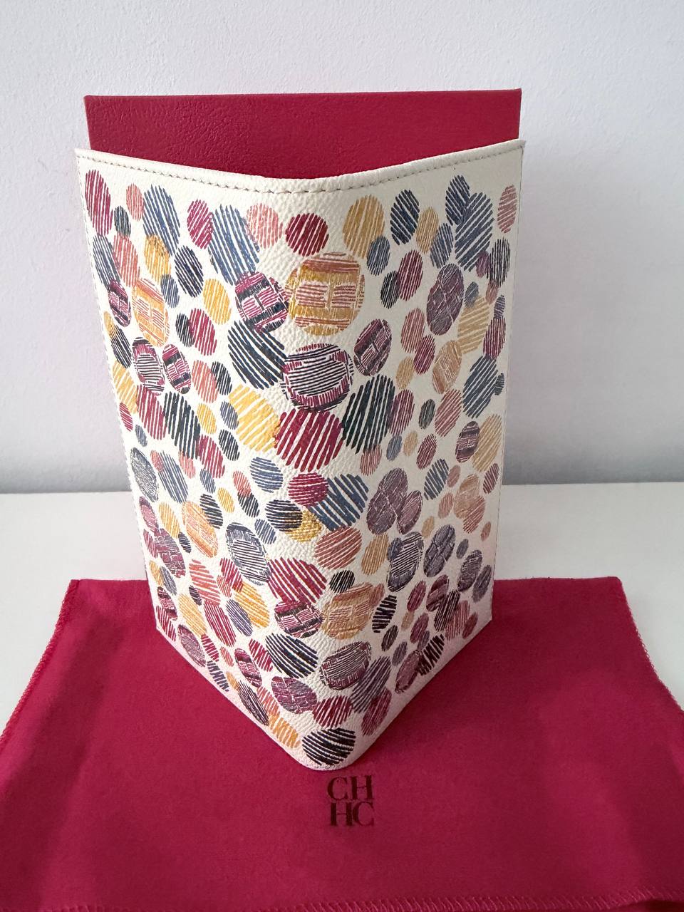 Billetera Larga Carolina Herrera Polka Dot Circo Print Wallet en Piel Grabada Marfil Multicolor