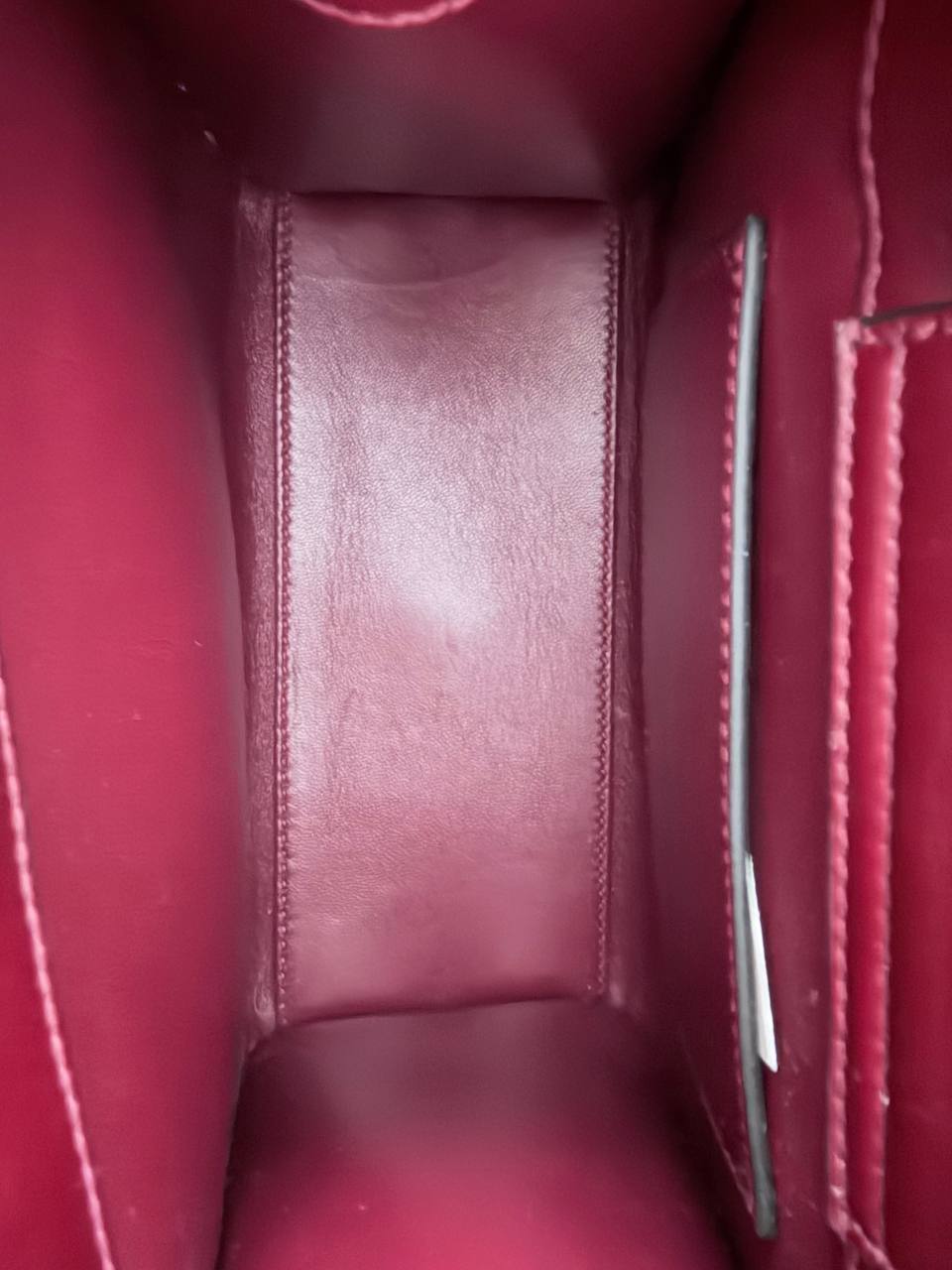 Bolso de mano Gucci Marmont mini en cuero burdeos con asa envuelta en pañuelo