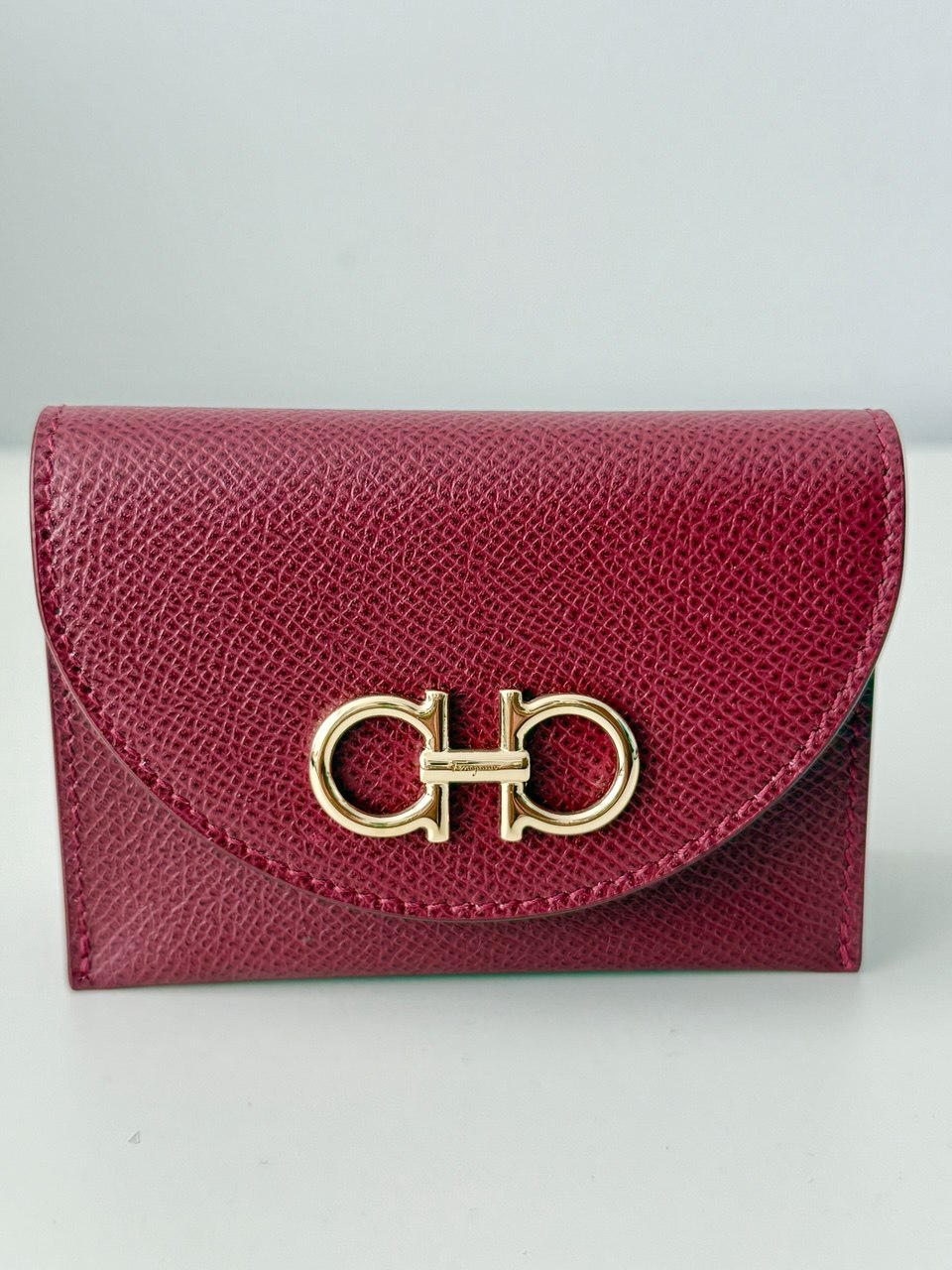 Pre-Owned PEBBLE CALF WALLET CARMINE