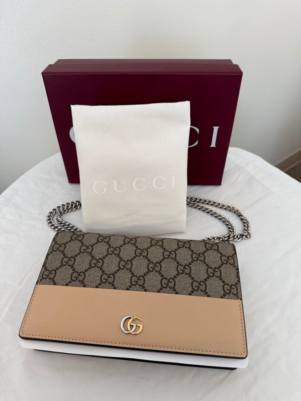 Pre-Owned Marmont Supreme Wallet on Chain Beige and White