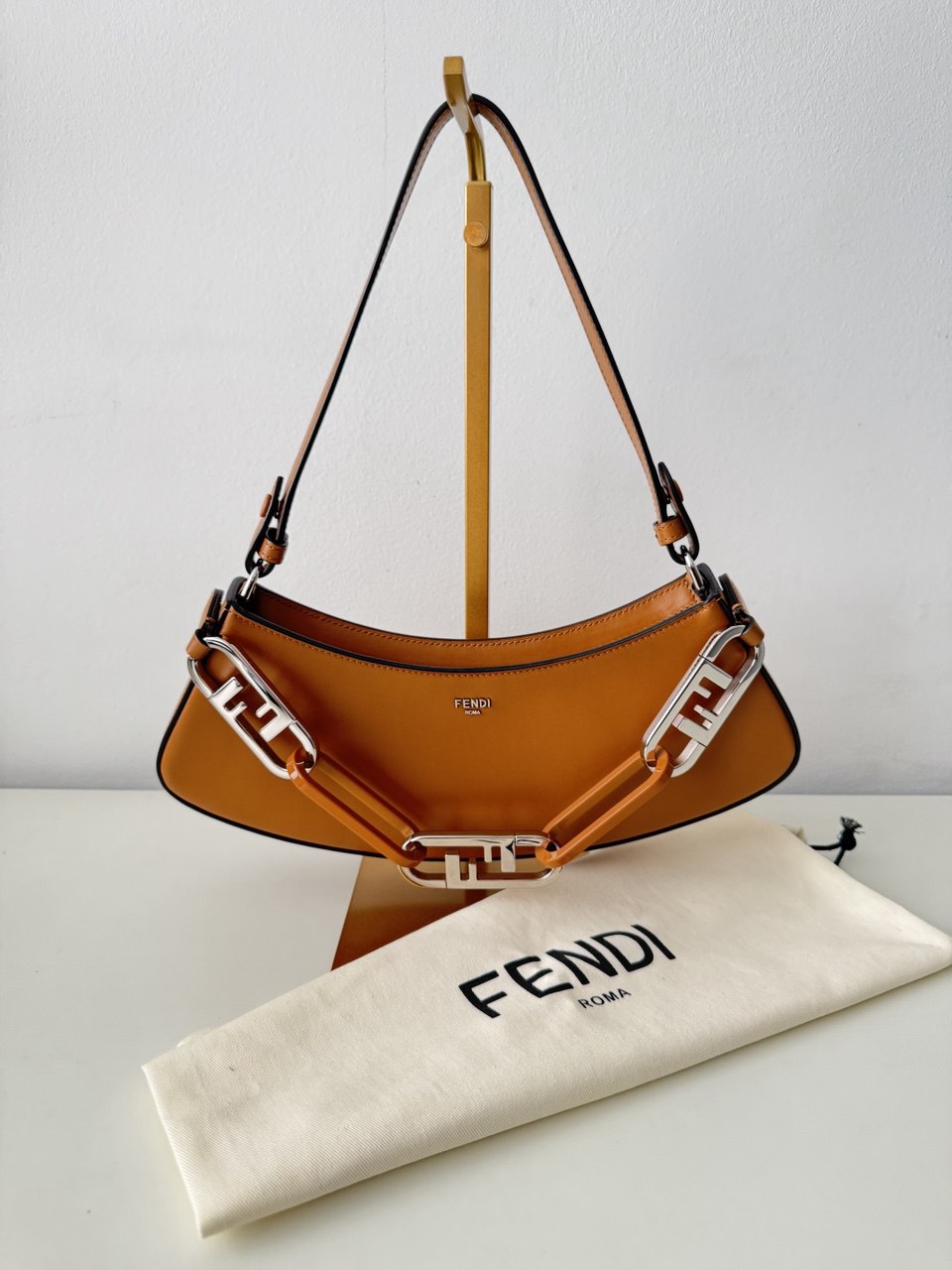 Bolso de diseñador en piel caramelo | Pre loved luxury bag