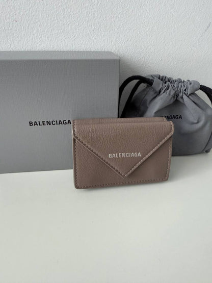 Envelope Leather Compact Wallet – Pre-Owned