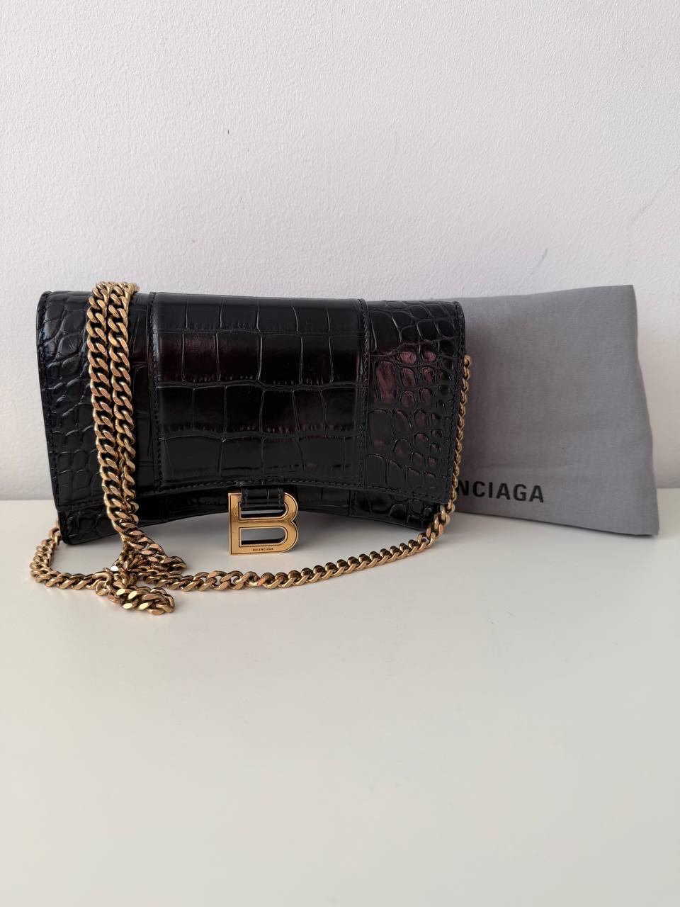 Hourglass Chain Wallet Croc-Embossed Black Leather Gold Hardware (Full Set, Pre-Owned)