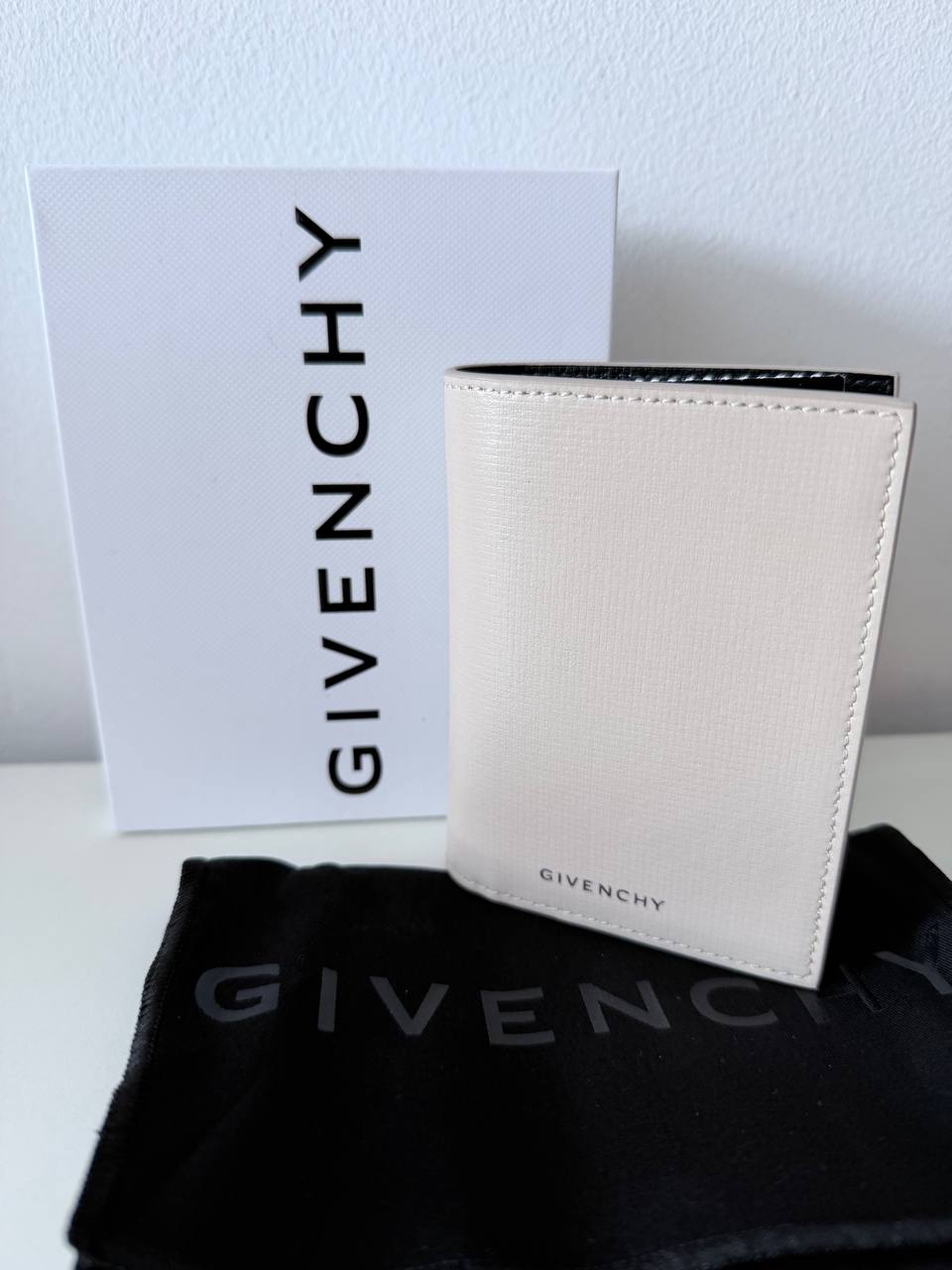Two-Tone Leather Card Holder Passport Wallet – Pre-Owned with Box & Dust Bag