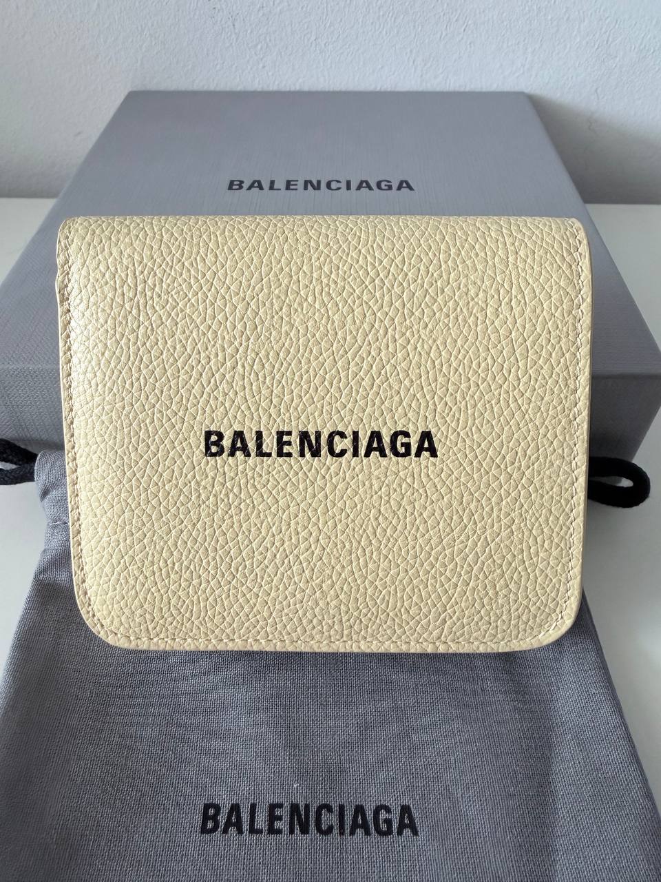 Pre-Owned Beige Leather Bi-Fold Wallet