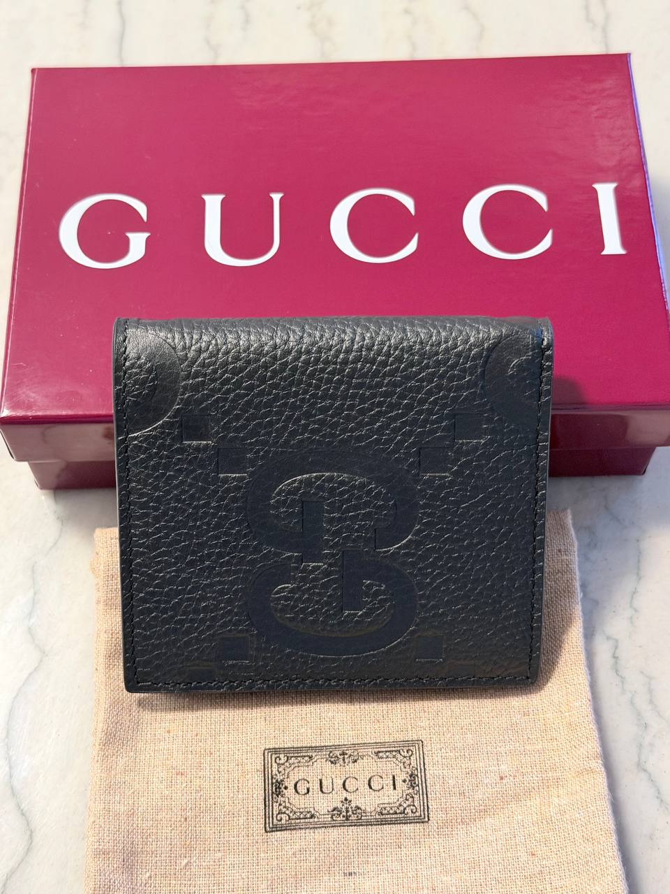 Billetera Gucci Interlocking G de Piel Graneada - Negro Mate