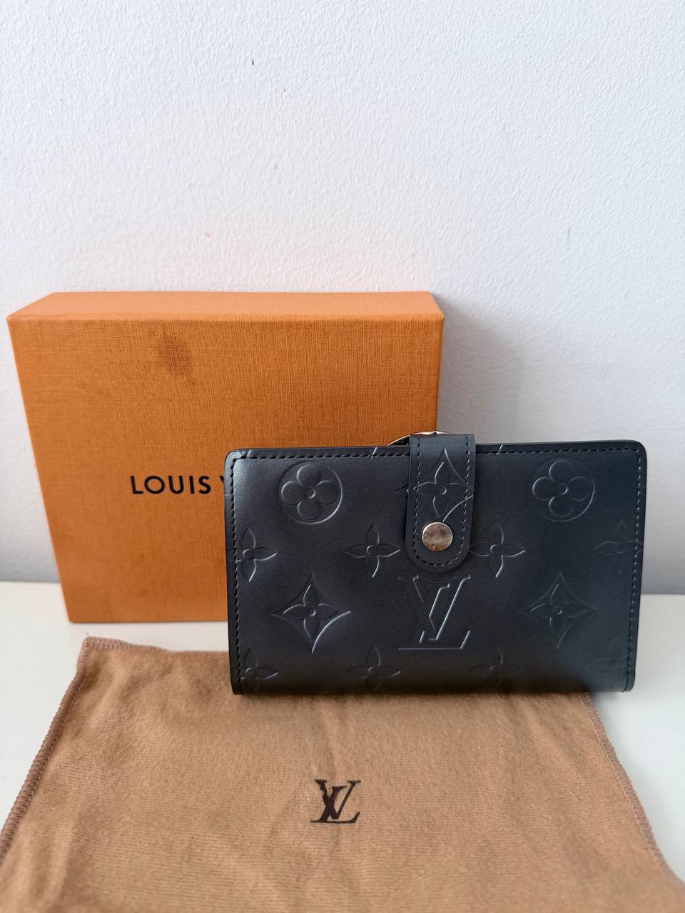 Cartera French Wallet en Piel Monogram Vernis Negro Mate