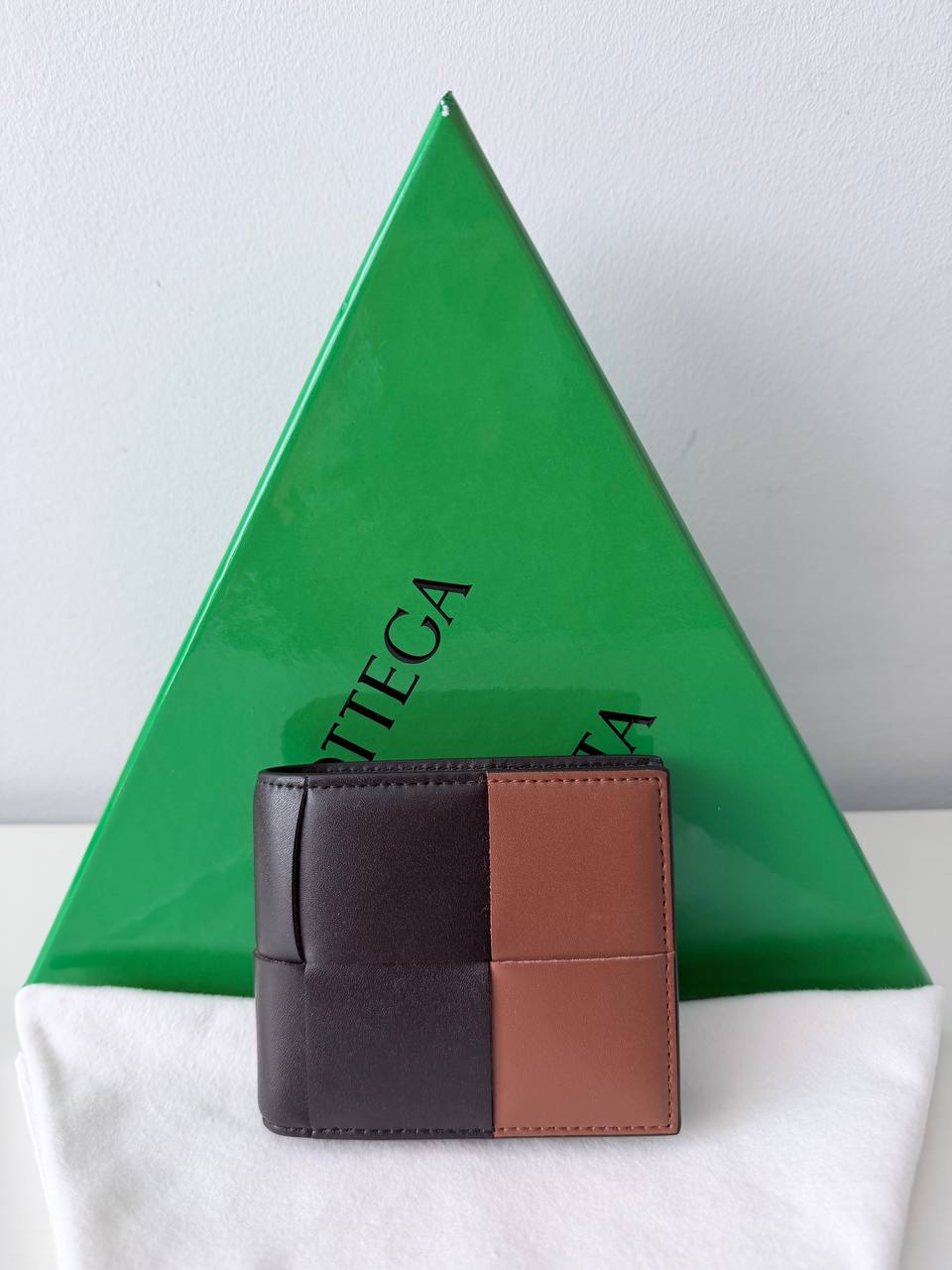 Billetera Plegable Bottega Veneta Intrecciato Macromotivo Bicolor