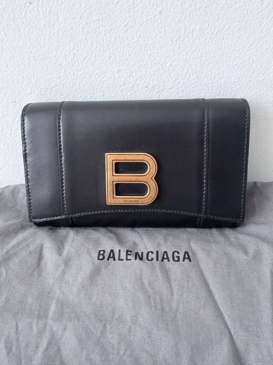Cartera Continental Balenciaga B. Slim en Piel Negra