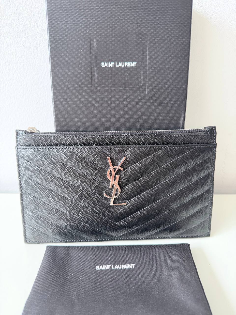 Cartera de Mano con Cremallera Saint Laurent Cassandre en Piel Negra