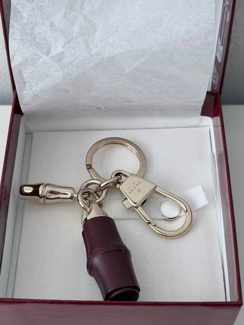 Llavero - Charm de Bolso Gucci Bamboo en Piel Burdeos y Metal Plateado