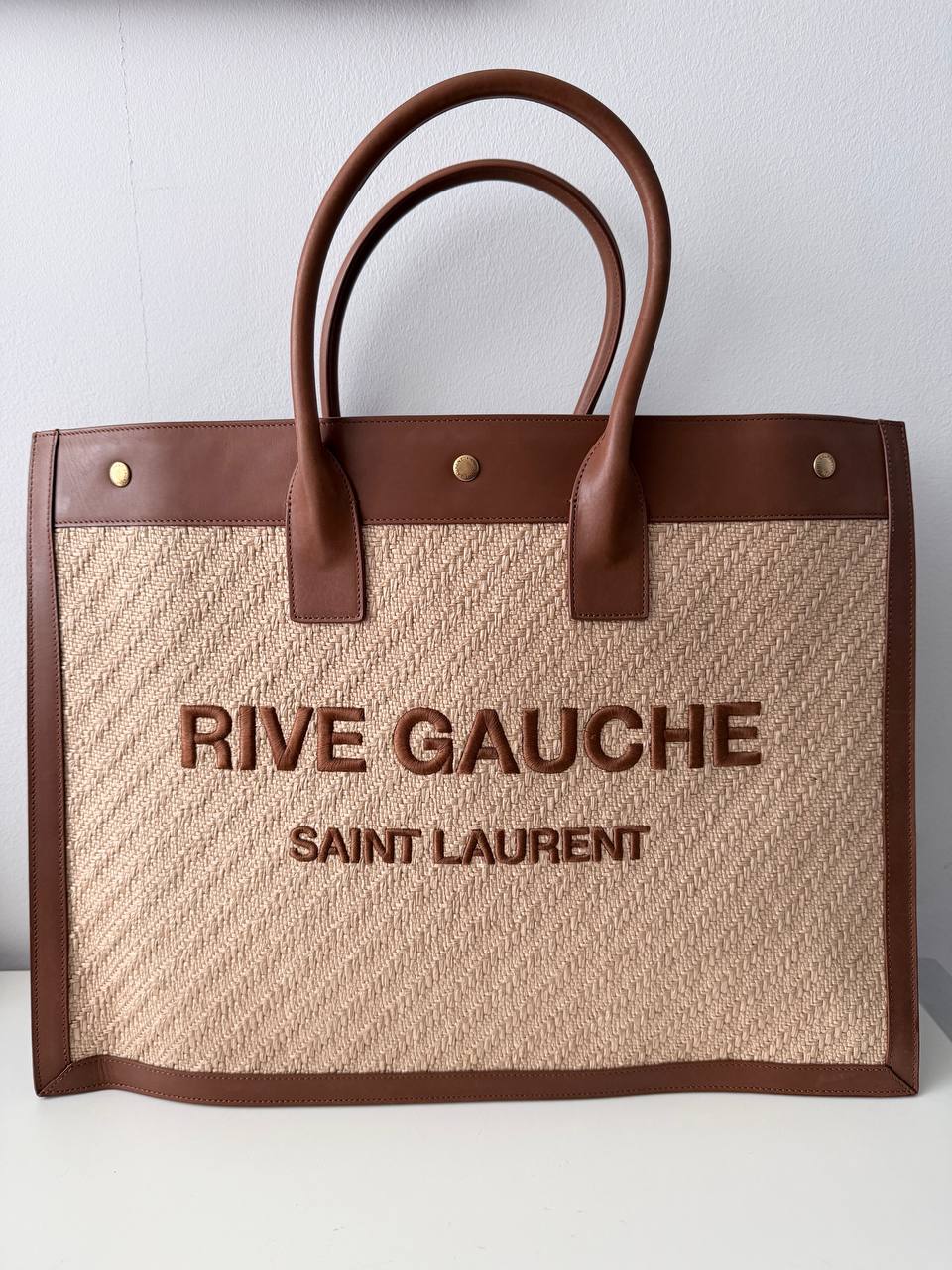 Bolso Tote Saint Laurent Rive Gauche en Rafia Trenzada y Piel Marrón