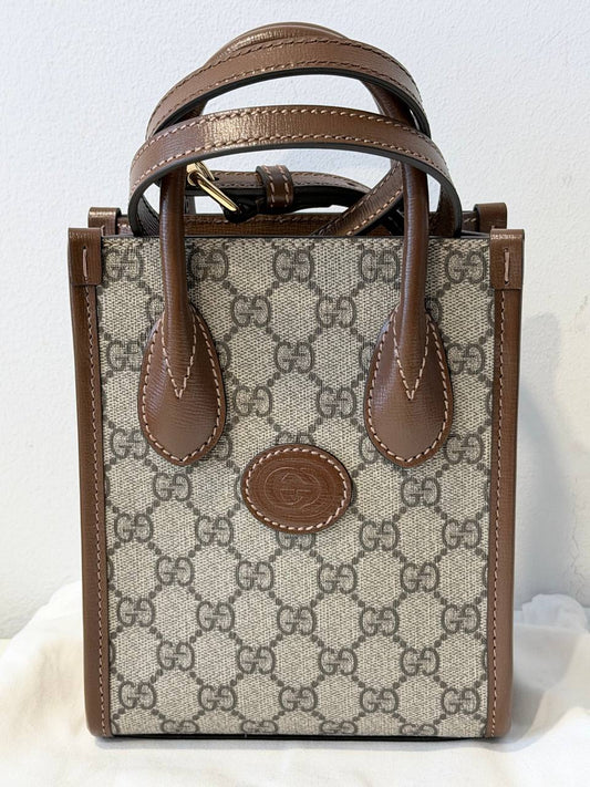 Mini Bolso Tote Gucci Interlocking G en Lona GG Supreme y Piel Marrón
