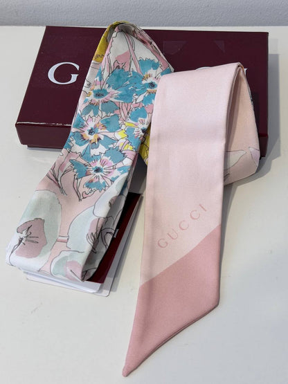 Pañuelo Neck Bow Twilly Gucci Flora Botanical en Seda Rosa Pastel, Turquesa y Amarillo