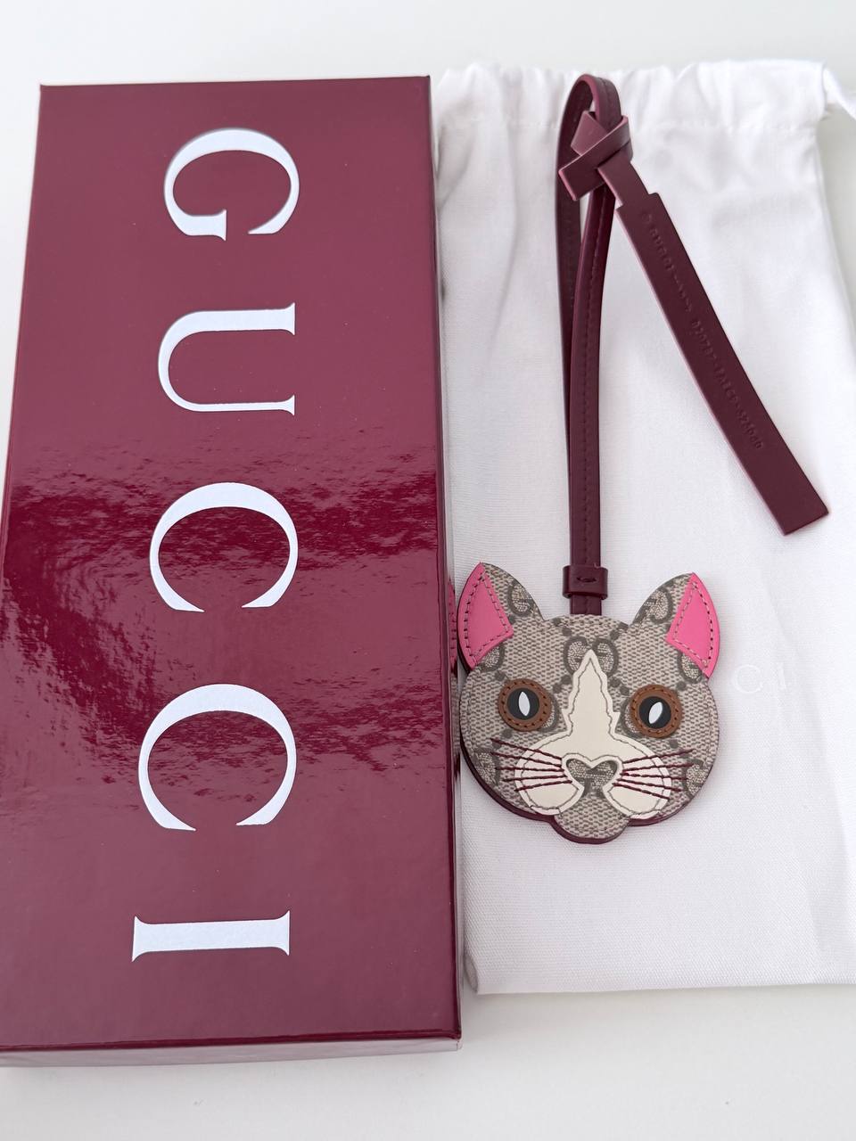 Charm de Bolso Gucci Cat Head Cabeza de Gato GG Supreme Canvas