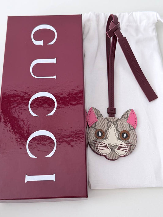 Charm de Bolso Gucci Cat Head Cabeza de Gato GG Supreme Canvas