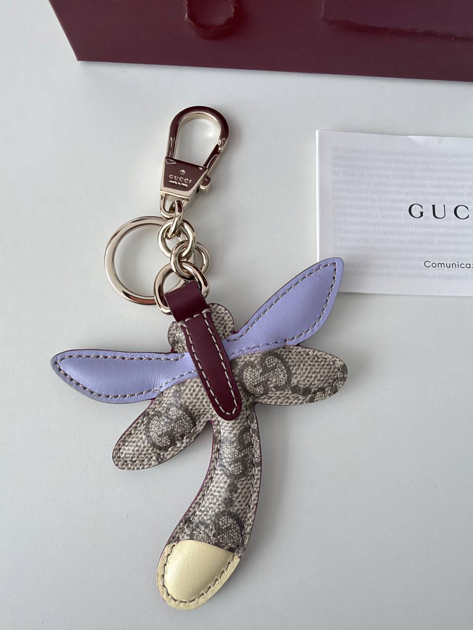Llavero Gucci Dragonfly Bag Charm en Lona GG Supreme