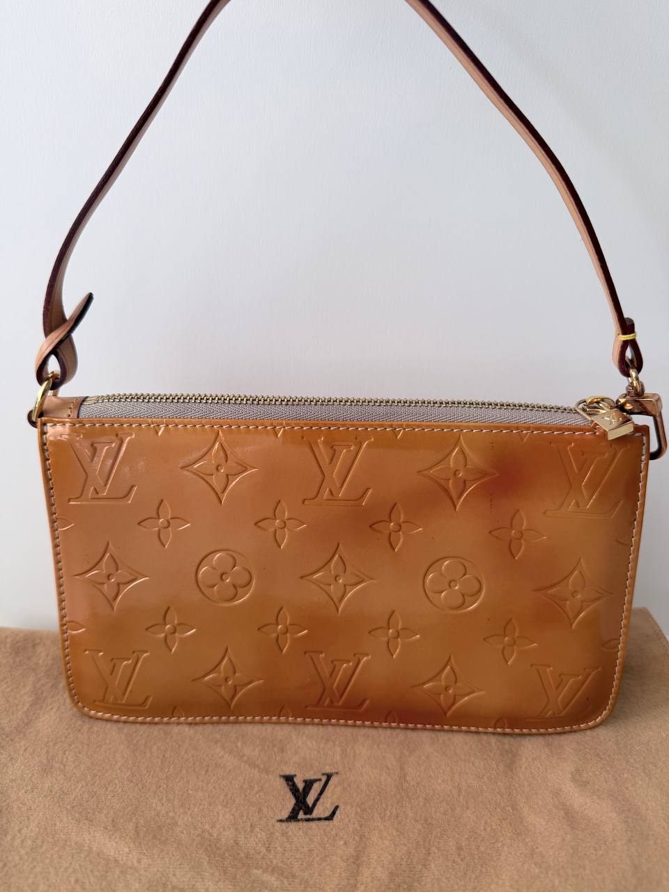 Mini Bolso Louis Vuitton Pochette Accessoires en Piel Monogram Vernis Beige