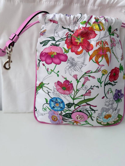 Neceser Gucci Flora Print Drawstring Pouch Bag en Nylon y Piel Rosa