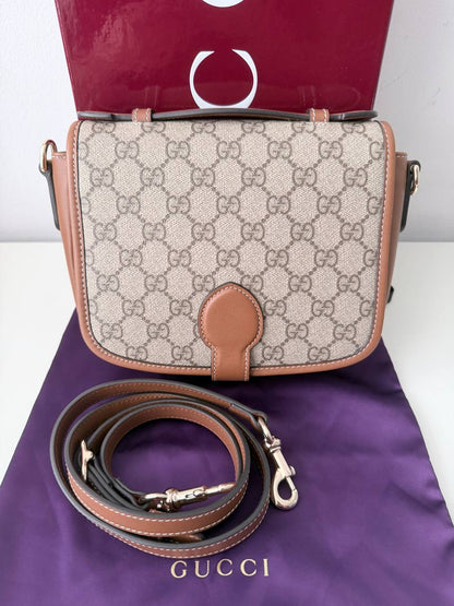 Gucci Horsebit 1955 Mini Shoulder Bag en Lona GG Supreme y Piel Marrón