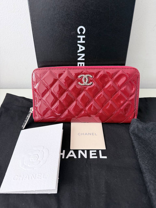 Cartera Zipped Wallet Chanel Classic en Piel Charol Acolchada Rojo Carmesí