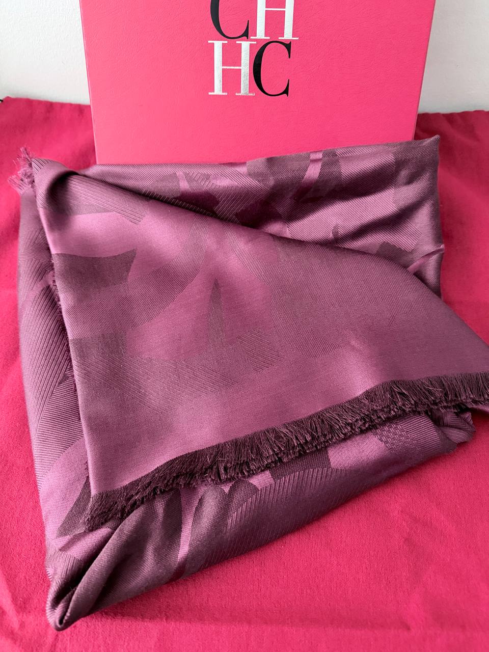 Carolina Herrera Monogram Scarf en Jacquard Púrpura