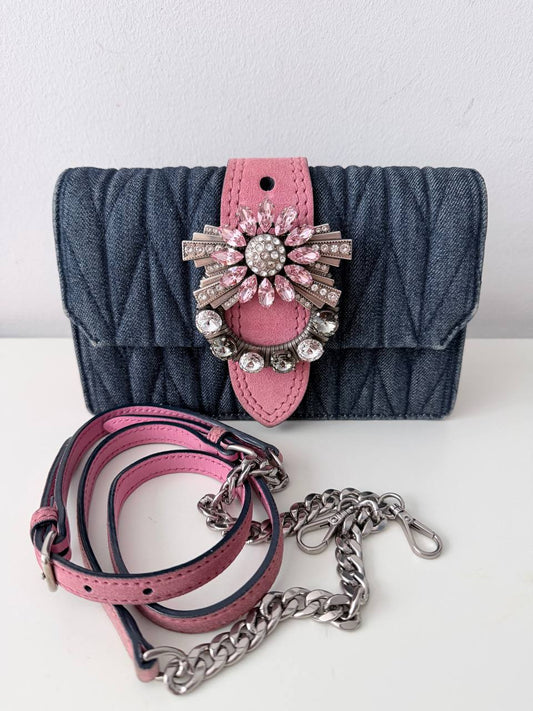 Bolso de Hombro Miu Miu Miu Confidential  Lady Jeweled en Mezclilla Matelassé y Correa de Piel Rosa con Cristales