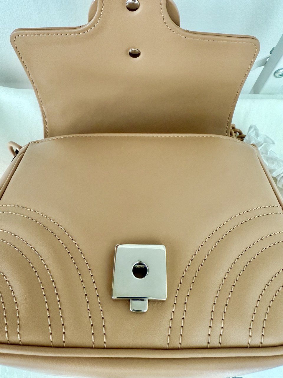 Pre-Owned Marmont Leather Shoulder Bag Beige