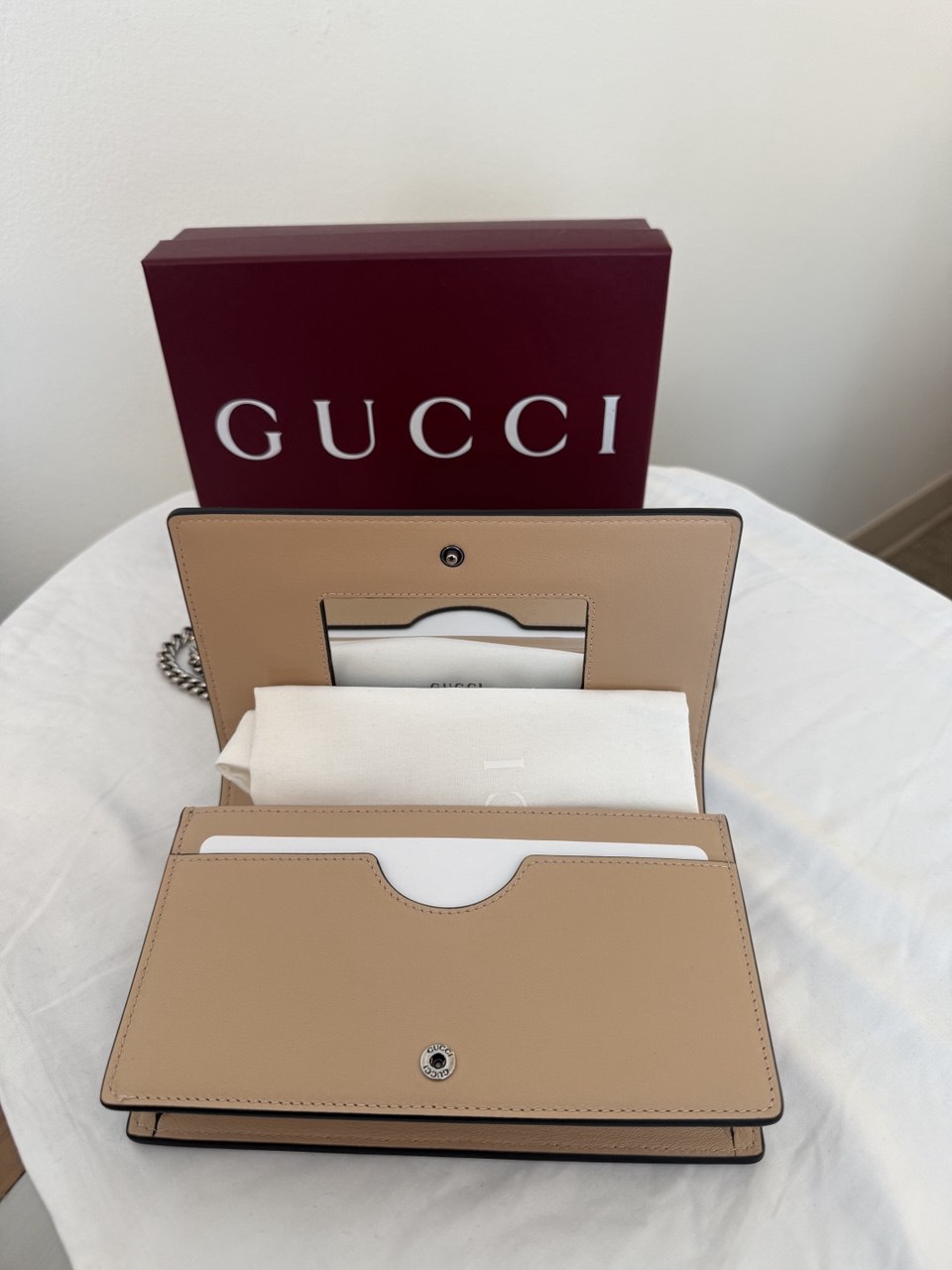 Pre-Owned Marmont Supreme Wallet on Chain Beige and White
