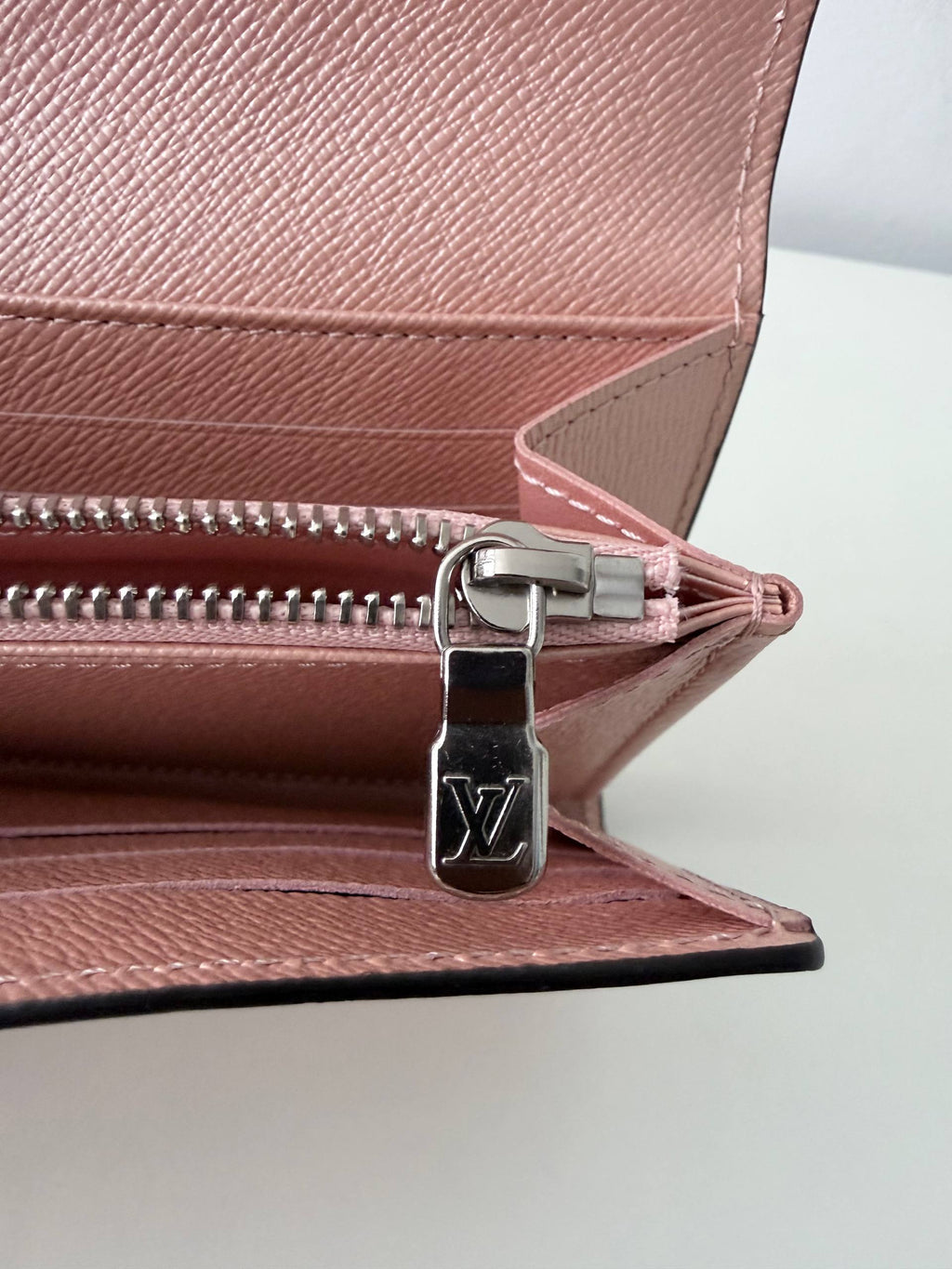 Epi Twist Wallet – Pink (Pre Owned)