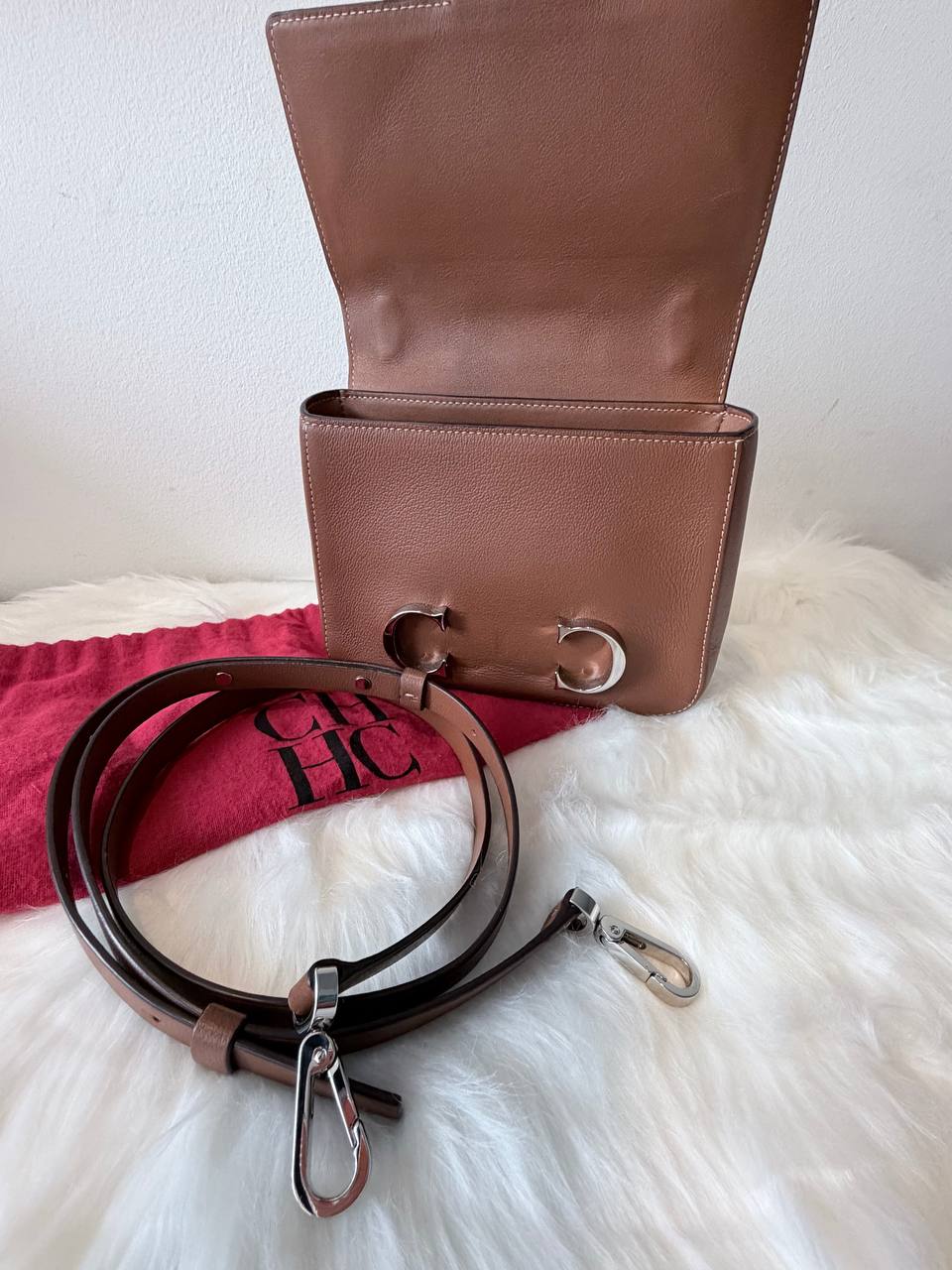 Insignia Leather Shoulder Bag – Brown – Pre-Loved | Full Set