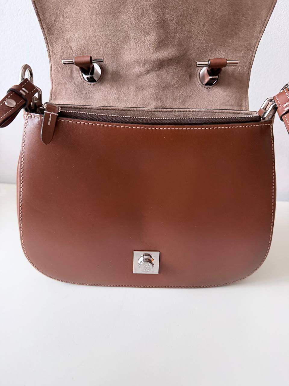Pre-Loved Leather Top Handle Bag | Elegant Chain Detail