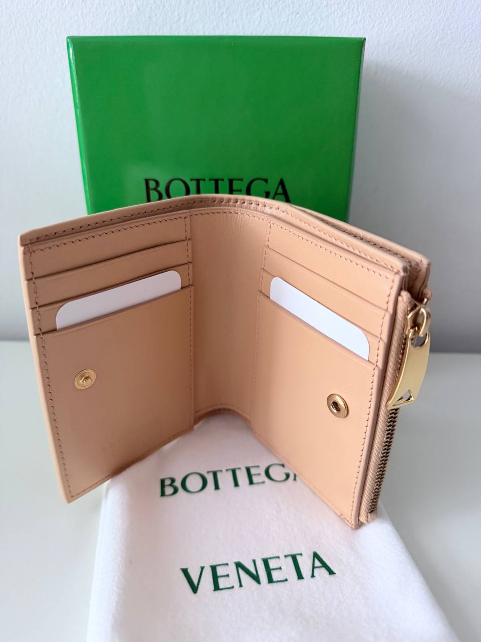 Pre-Owned Intreccio Leather Bi-Fold Wallet with Zip Coin Pocket – Beige
