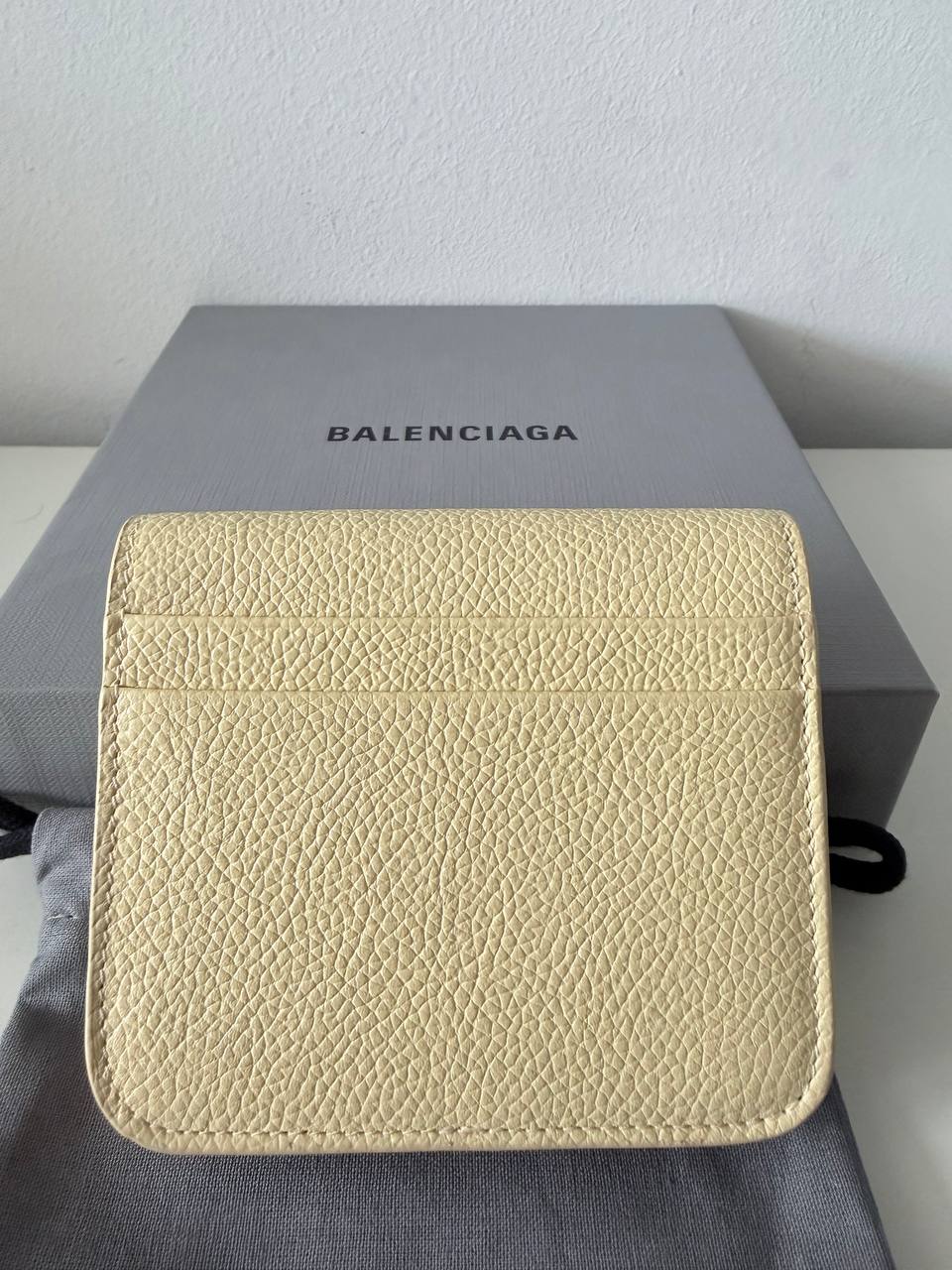 Pre-Owned Beige Leather Bi-Fold Wallet