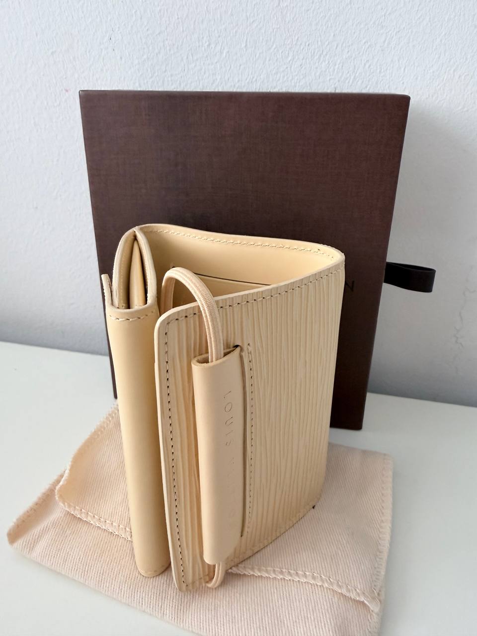 Cartera Louis Vuitton Porte-Valeurs en Cuero Epi Color Beige Vainilla