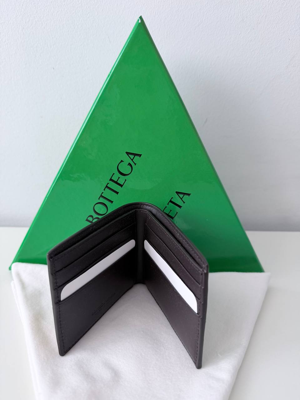 Billetera Plegable Bottega Veneta Intrecciato Macromotivo Bicolor