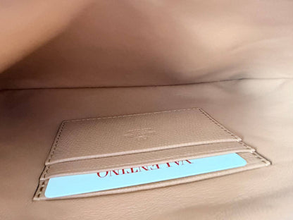 Cartera de Mano VLogo en Rafia con Bordado de Cerezas