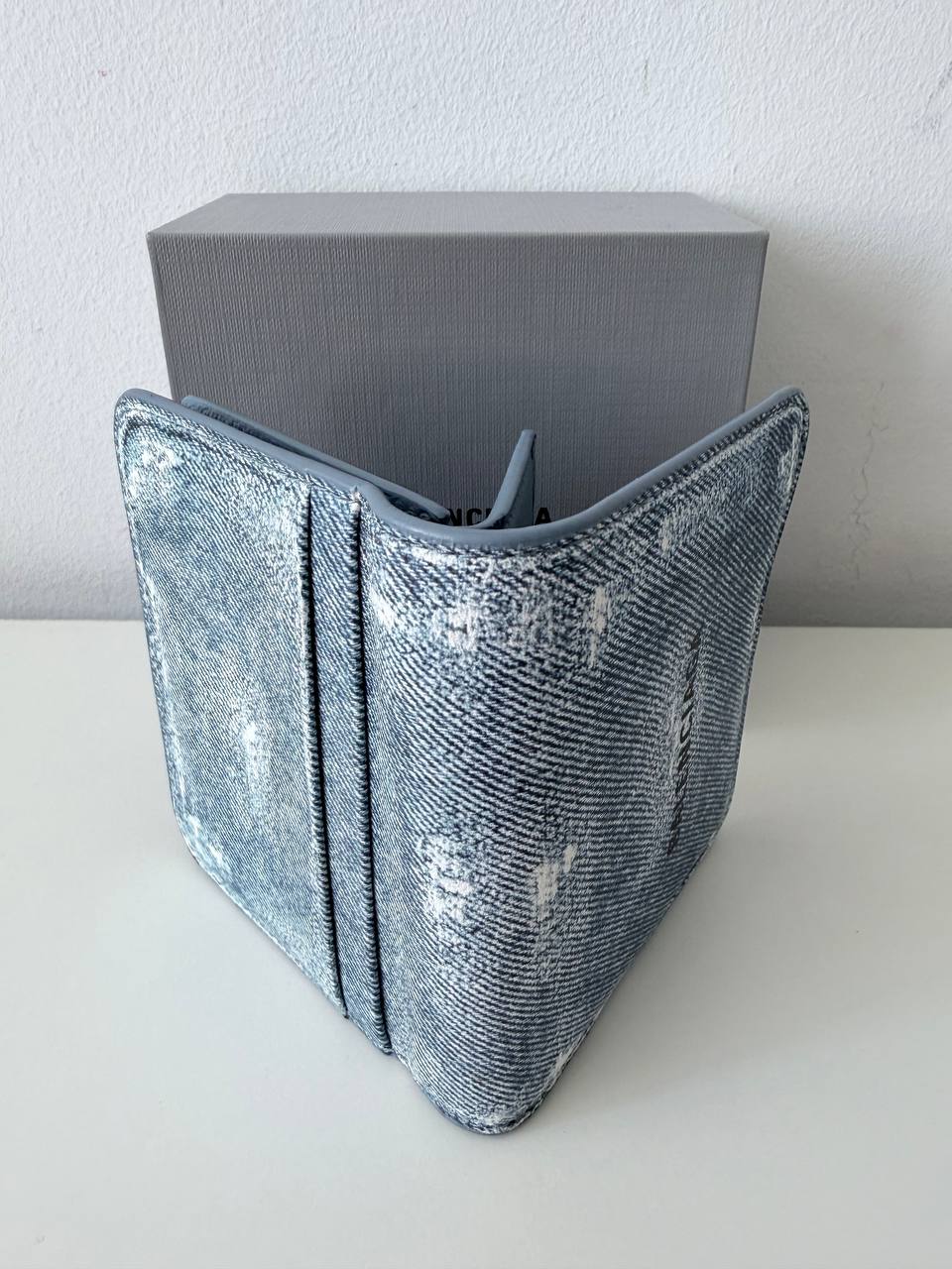 Cartera Compacta Cash con Efecto Denim Desgastado