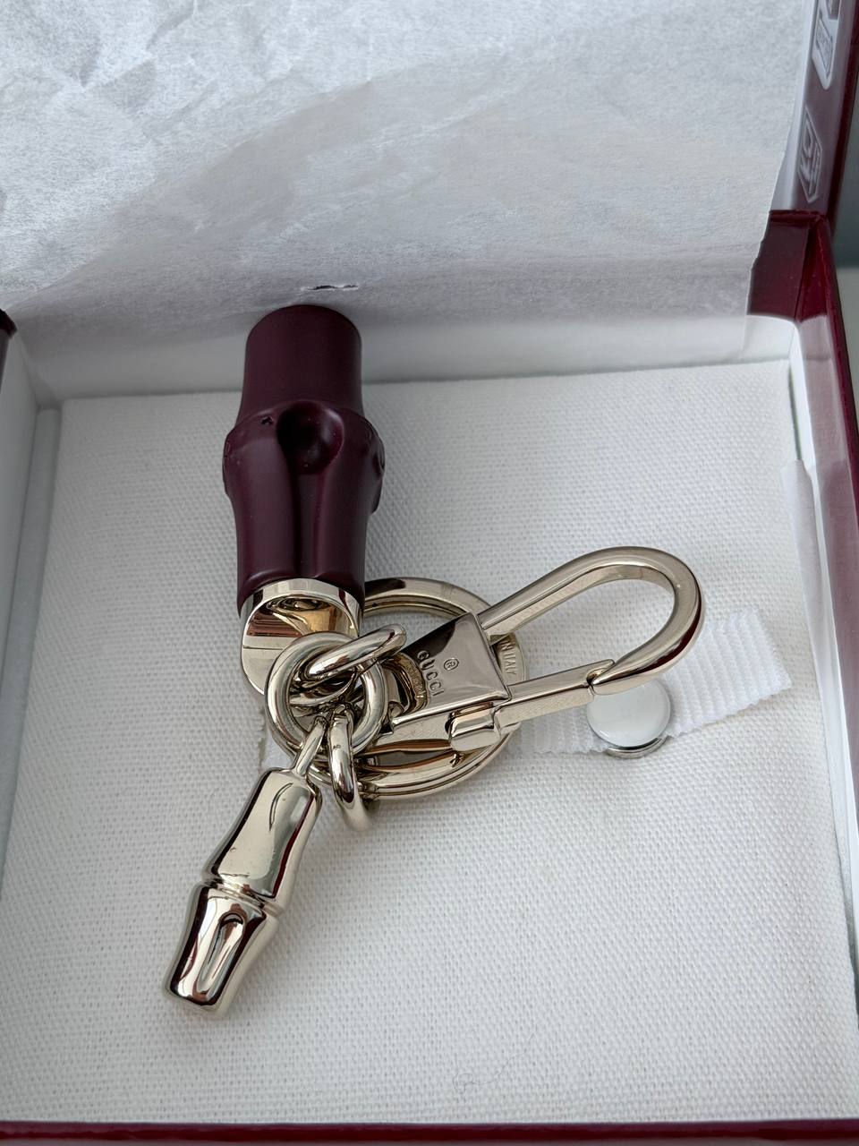Llavero - Charm de Bolso Gucci Bamboo en Piel Burdeos y Metal Plateado