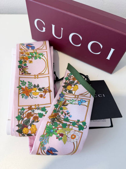 Pañuelo Neck Bow Twilly Gucci GG Flora Botanical en Seda Rosa Pastel y Verde