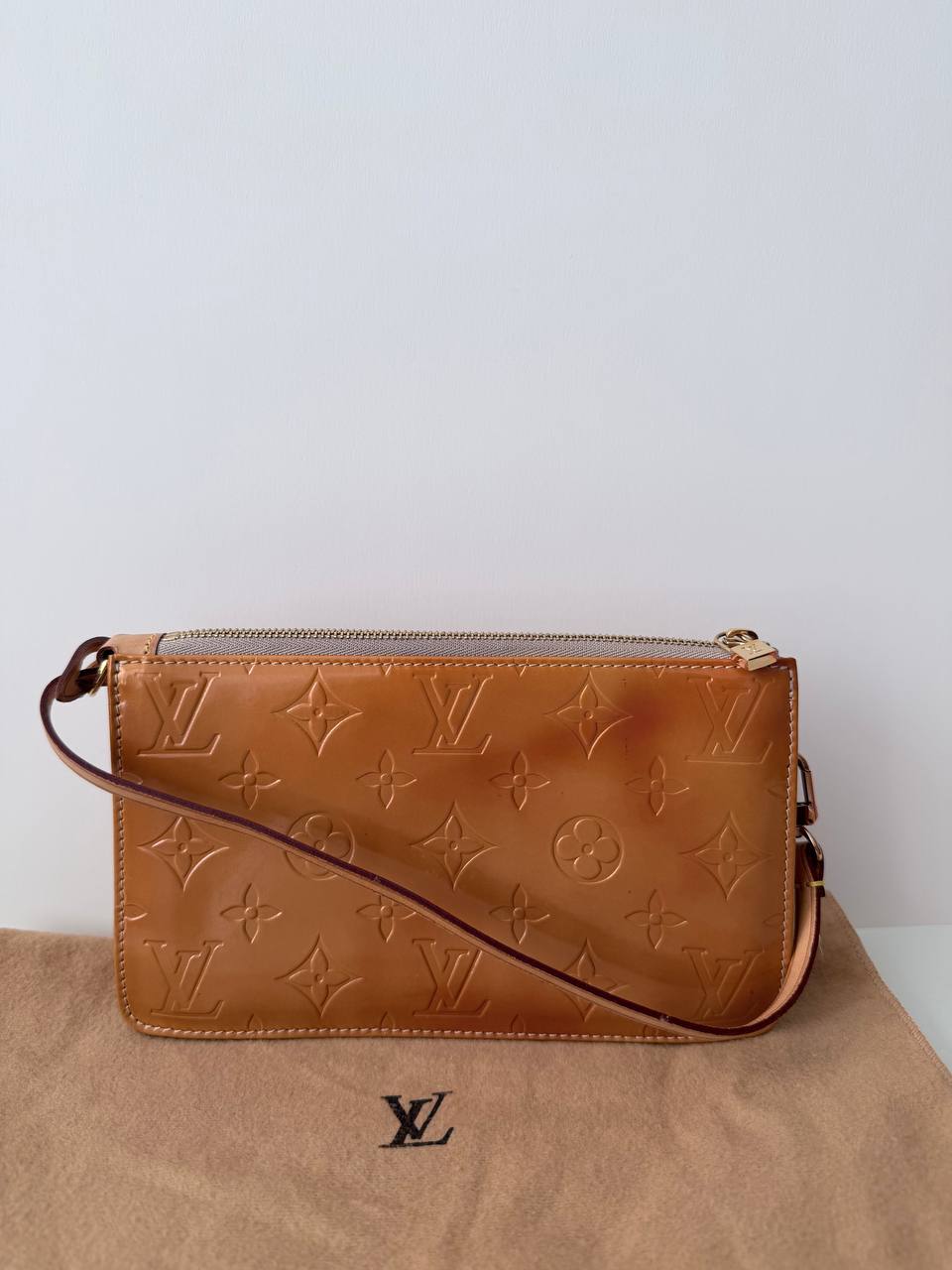 Mini Bolso Louis Vuitton Pochette Accessoires en Piel Monogram Vernis Beige