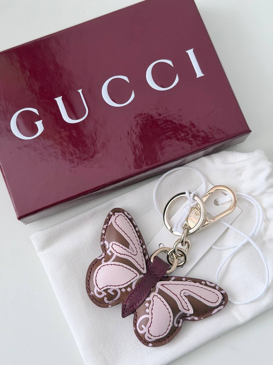 Charm para Bolso Gucci Butterfly Motif en Lona Supreme y Piel Rosa y Marrón