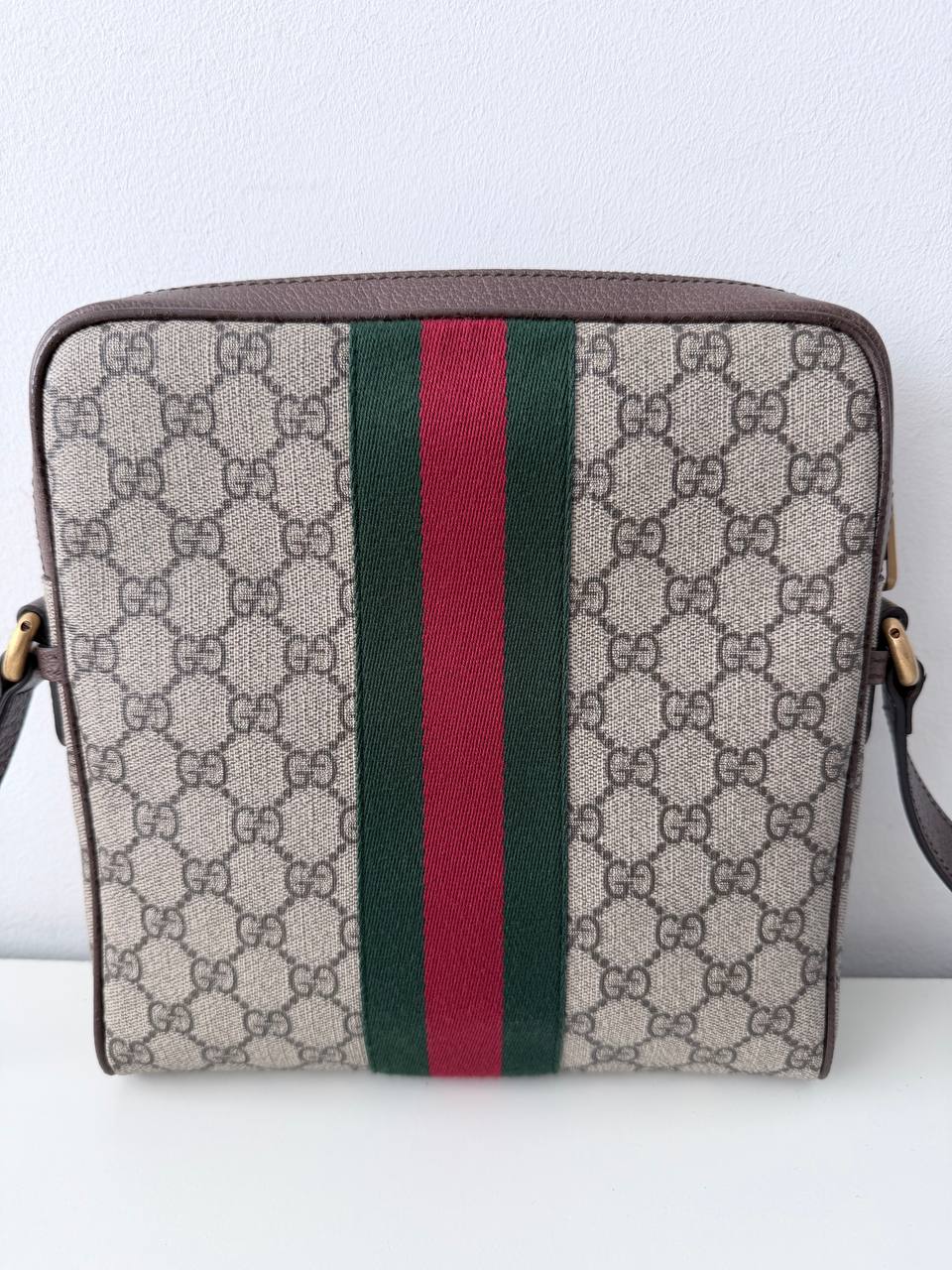 Gucci Ophidia GG Medium Messenger Crossbody Bag en Lona GG Supreme Beige y Ébano