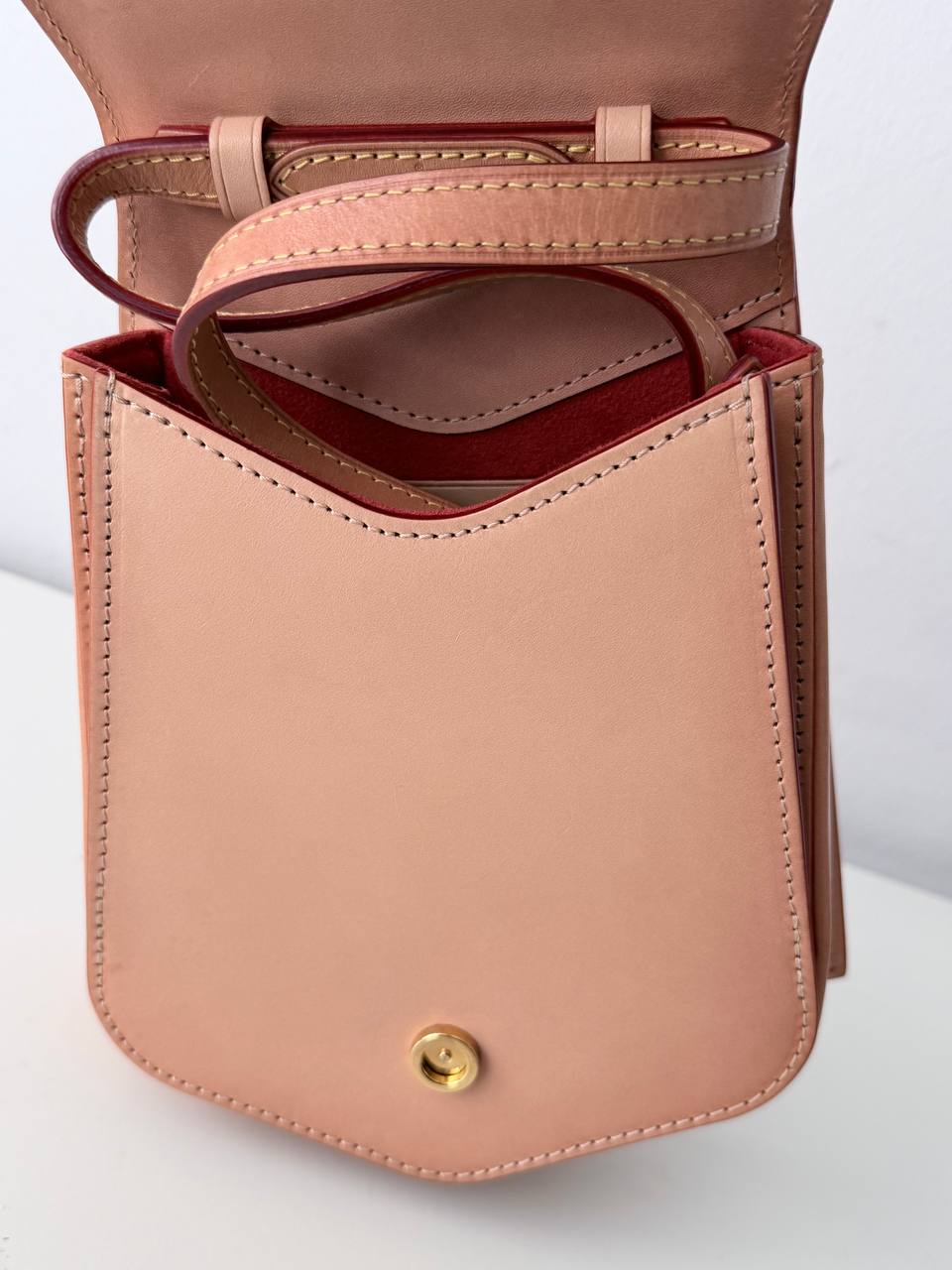 Crossbody Louis Vuitton Volta Fold Me Pouch en Piel Vachetta Natural